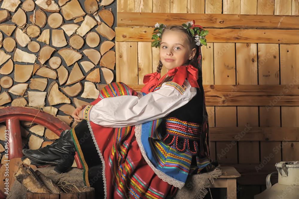 Polish girl in national costume Krakow - obrazy, fototapety, plakaty 