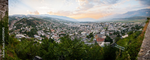 Obraz na płótnie Gjirokastër city in southern Albania, situated in a valley between the Gjerë mountains and the Drino. A rare example of a well-preserved Ottoman town. Inside he castle, August 2016 w salonie