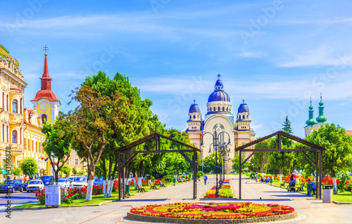Foto Center of Targu Mures city with ortodox church in the Roses Square, Transylvania, Romania