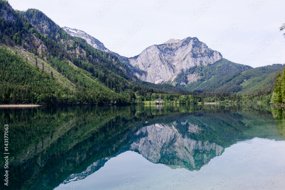 Langbathsee in Österreich - klarer Bergsee