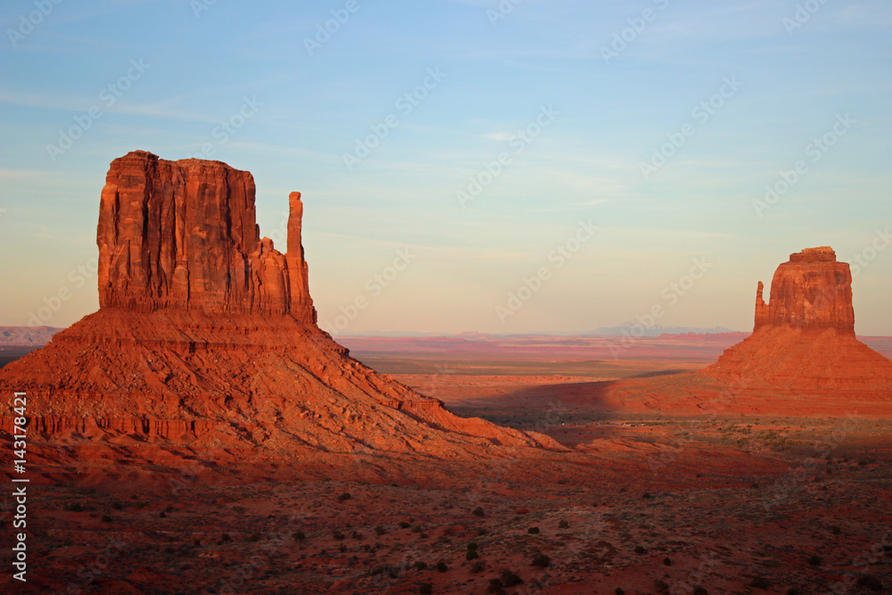 Monument Valley just before sunset Monument Valley just before sunset