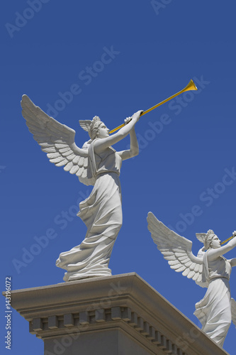 Obraz na płótnie Angel trumpeter w salonie