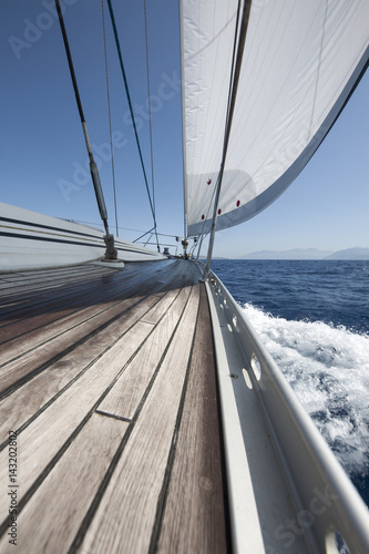 barca a vela in navigazione