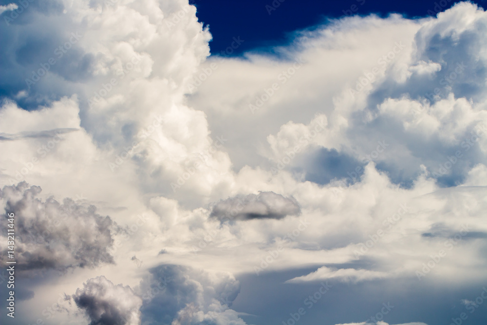 Obraz premium colorful dramatic sky with cloud at sunset