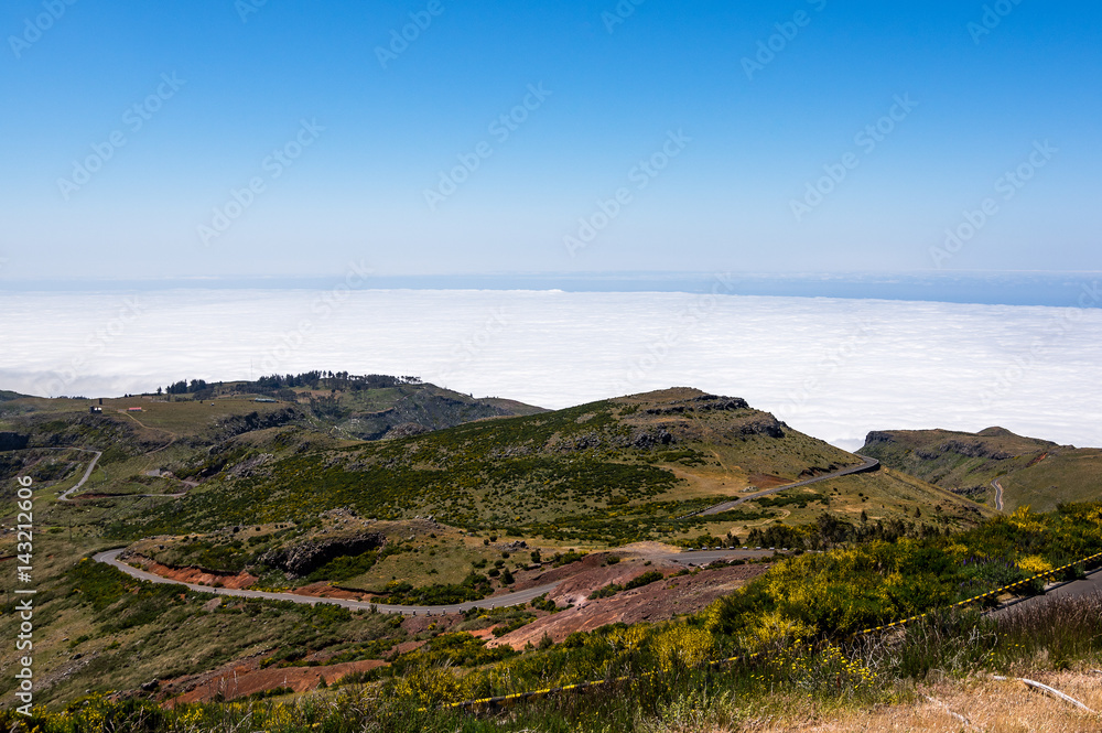 Blick vom Pico do Arieiro über einen Wolkenteppich, Madeira, Portugal