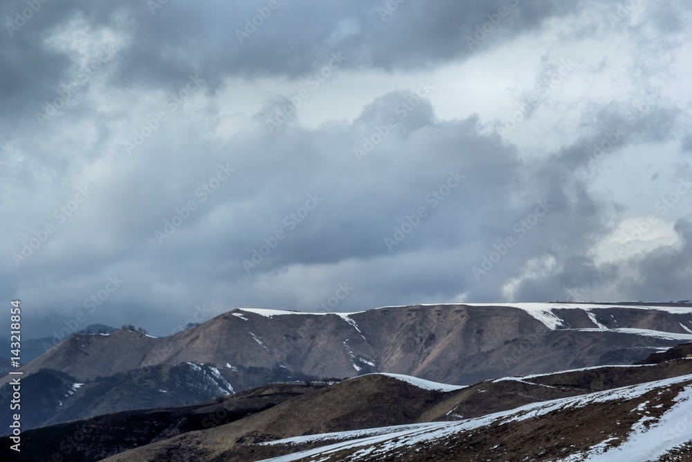 Горный пейзаж, облачное небо, пасмурная погода, загадочный туман, Природа Северного Кавказа