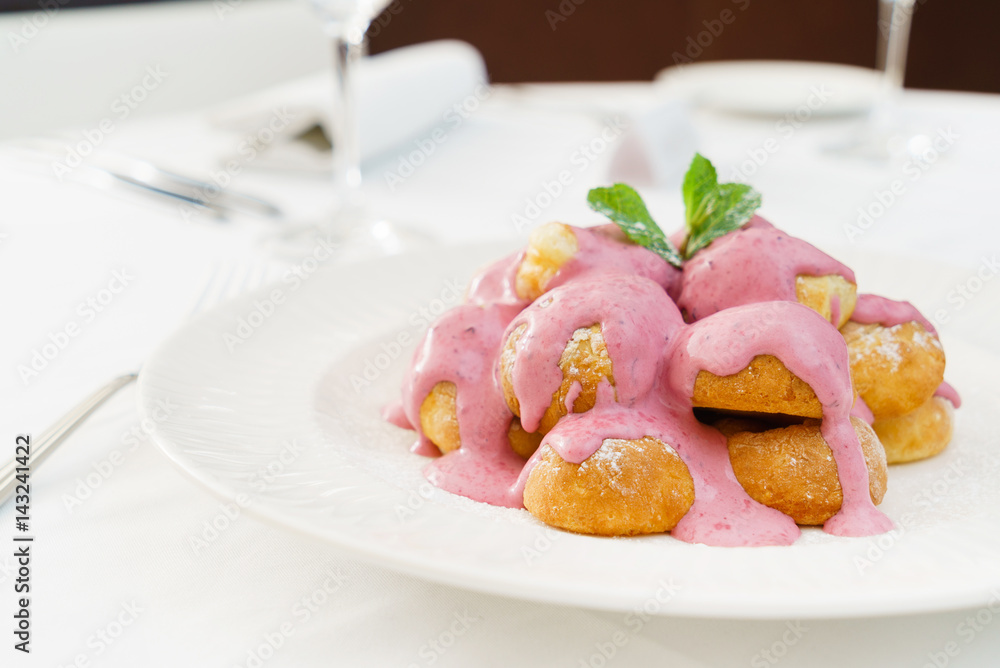 Profiteroles with cream Profiteroles with cream