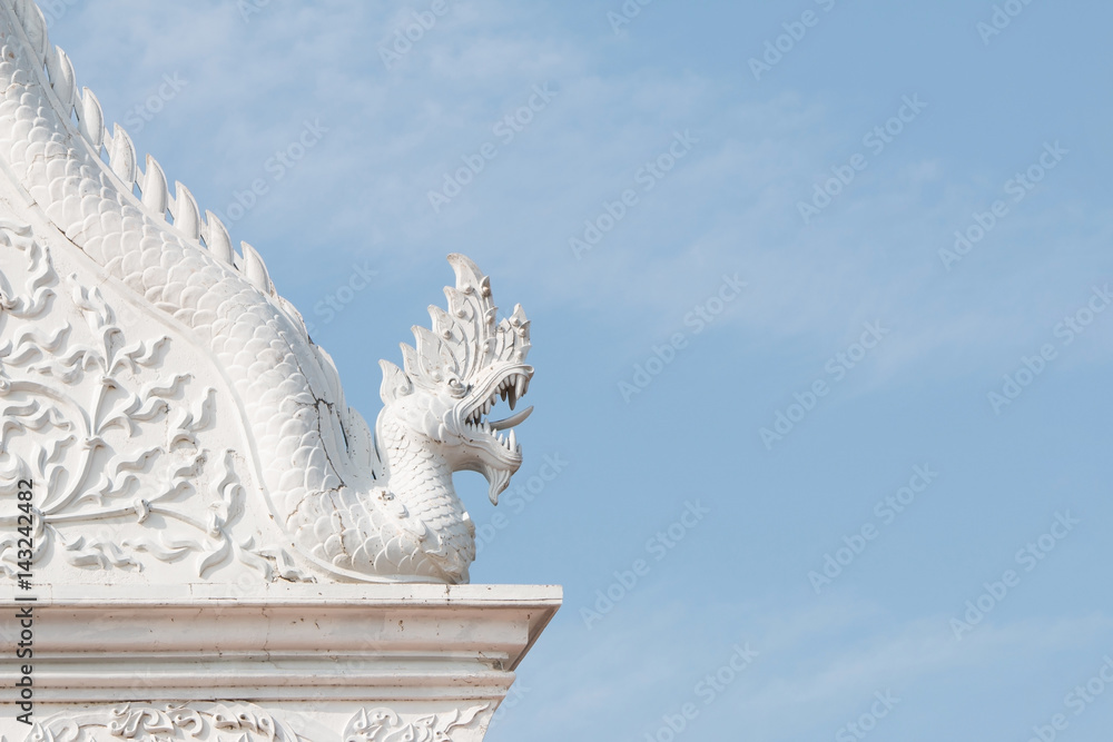 Dragon statue on roof. Dragon statue on roof.