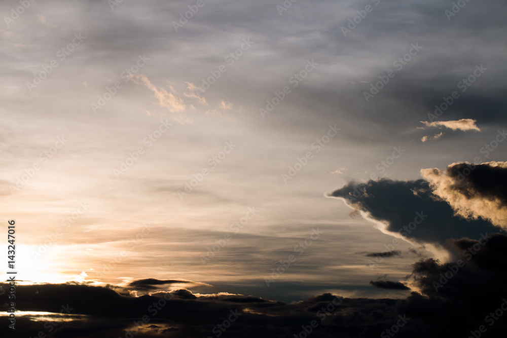 Obraz premium colorful dramatic sky with cloud at sunset