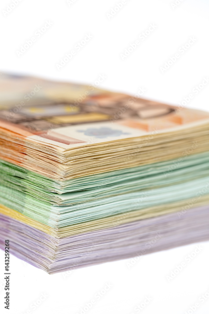 Wie Viele Geldscheine Sind In Einem Bündel Viele verschiedene Euro-Geldscheine Stock-Foto | Adobe Stock
