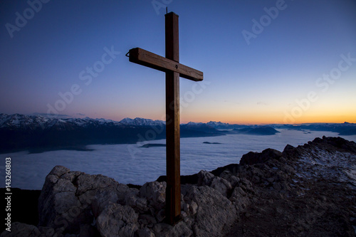 Croix sommitale de Chamechaude (Massif de Chartreuse) photo