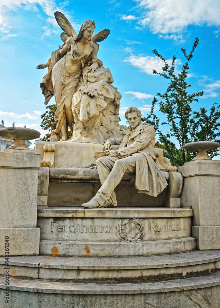 Obraz premium Raimund Ferdinand Sculpture in Weghuberpark in Vienna