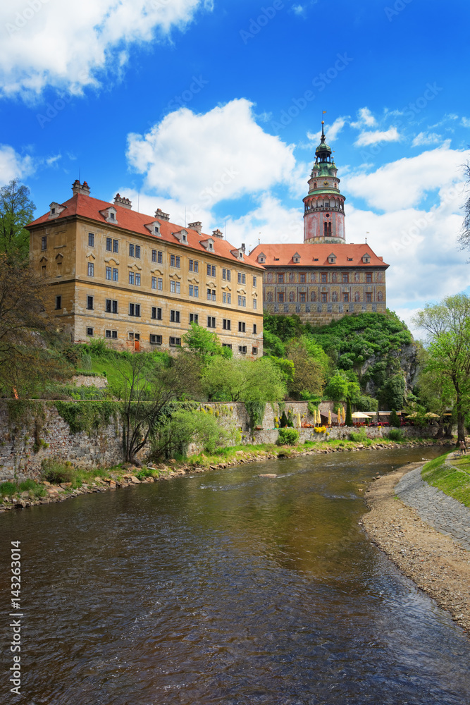 Obraz premium Cesky Krumlov State Castle with bend Vltava River