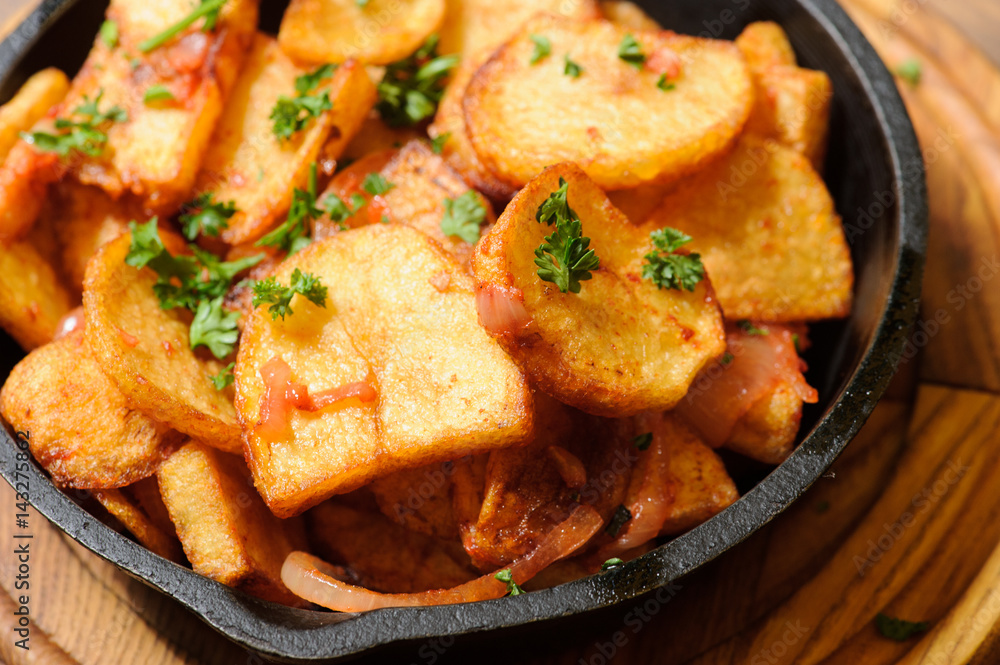 Baked potato wedges with rosemary and garlic Baked potato wedges with rosemary and garlic