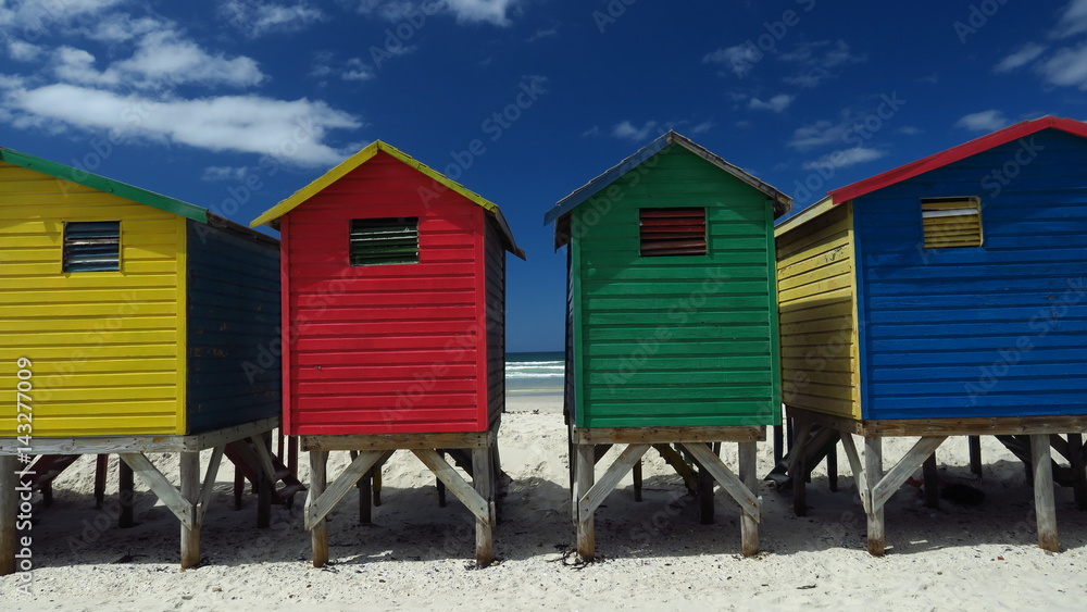 Naklejka premium Muizenberg bunte Strandhäuschen