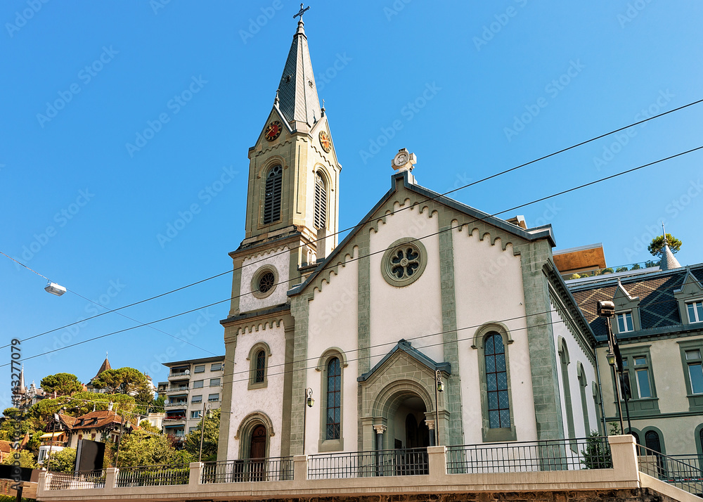 Obraz premium Church at Geneva Lake Riviera in Montreux