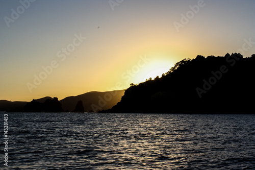 coucher de soleil sur falaise © Augustin