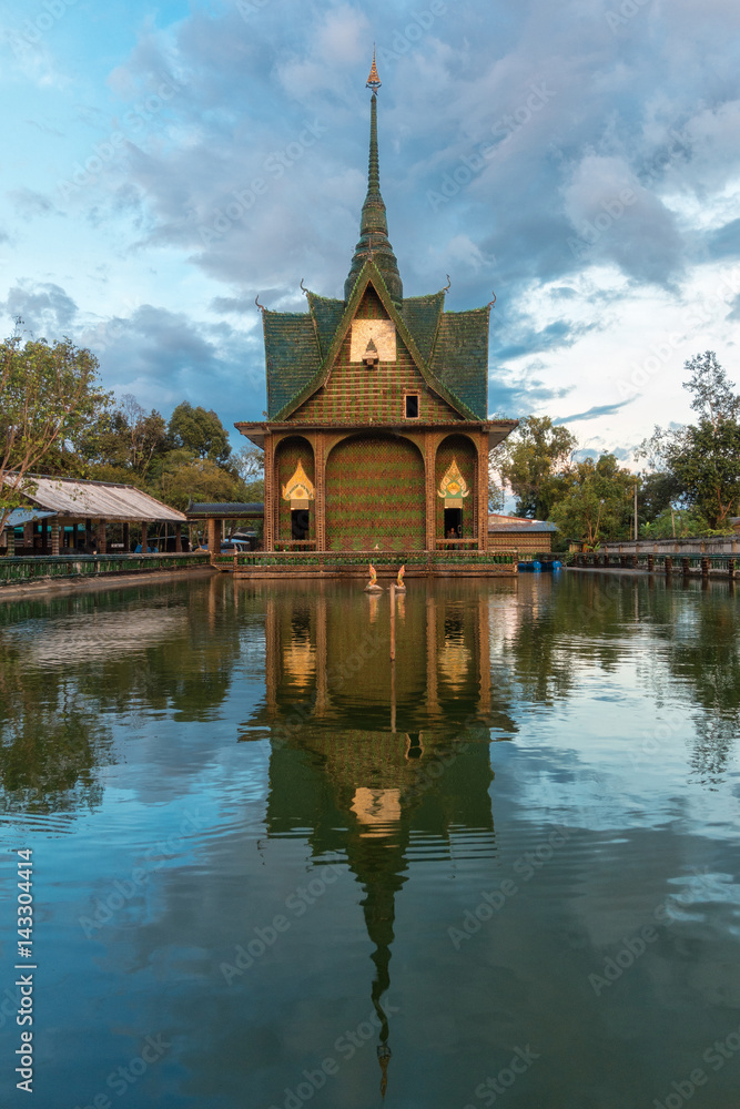 Naklejka premium Wat Pa Maha Chedi Kaew Han District Wat Sisaket million bottles of the club pavilion Maha Chedi Kaew. The whole house is decorated with glass bottles.