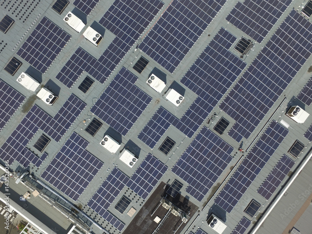Panneaux solaires sur toit Panneaux solaires sur toit