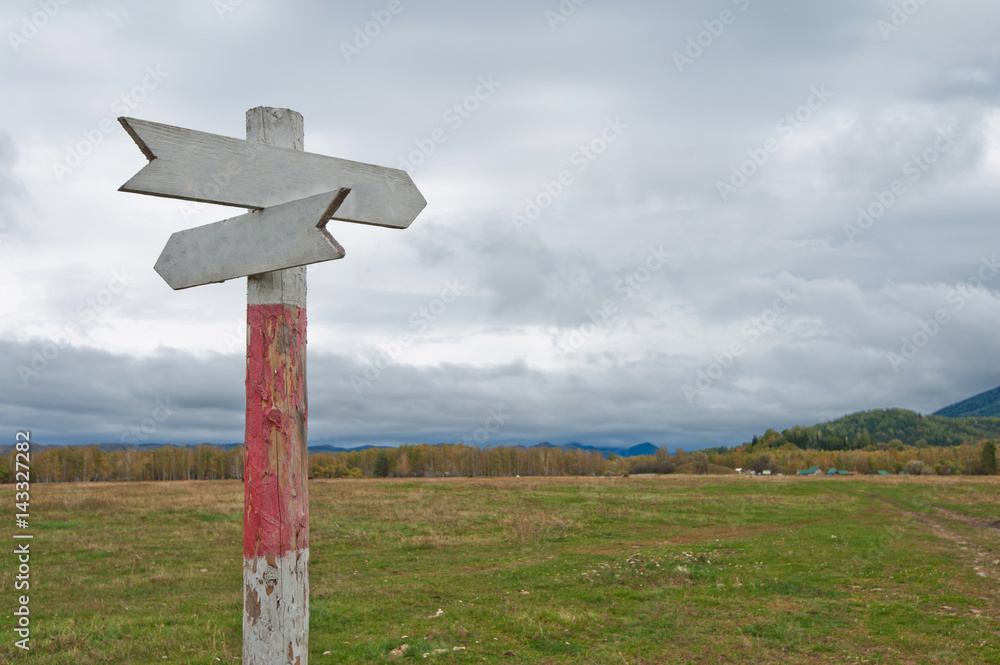 Empty wooden road pointer Empty wooden road pointer