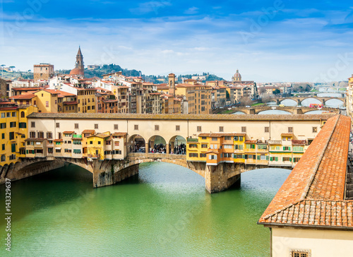 Tableau sur toile Ponte Vecchio sur l'Arno à Florence, Toscane, Italie