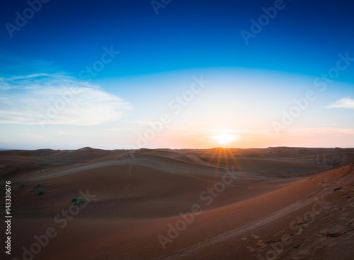 Dubai, Wüste, Sonnenuntergang Blauerhimmel