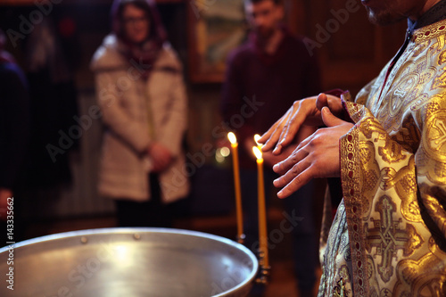 Billede på lærred the Orthodox priest during the baptismal ceremony