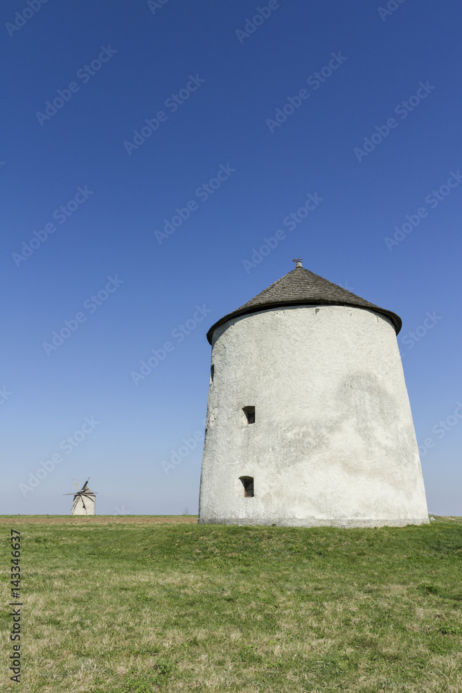 Windmills of Tés, Hungary