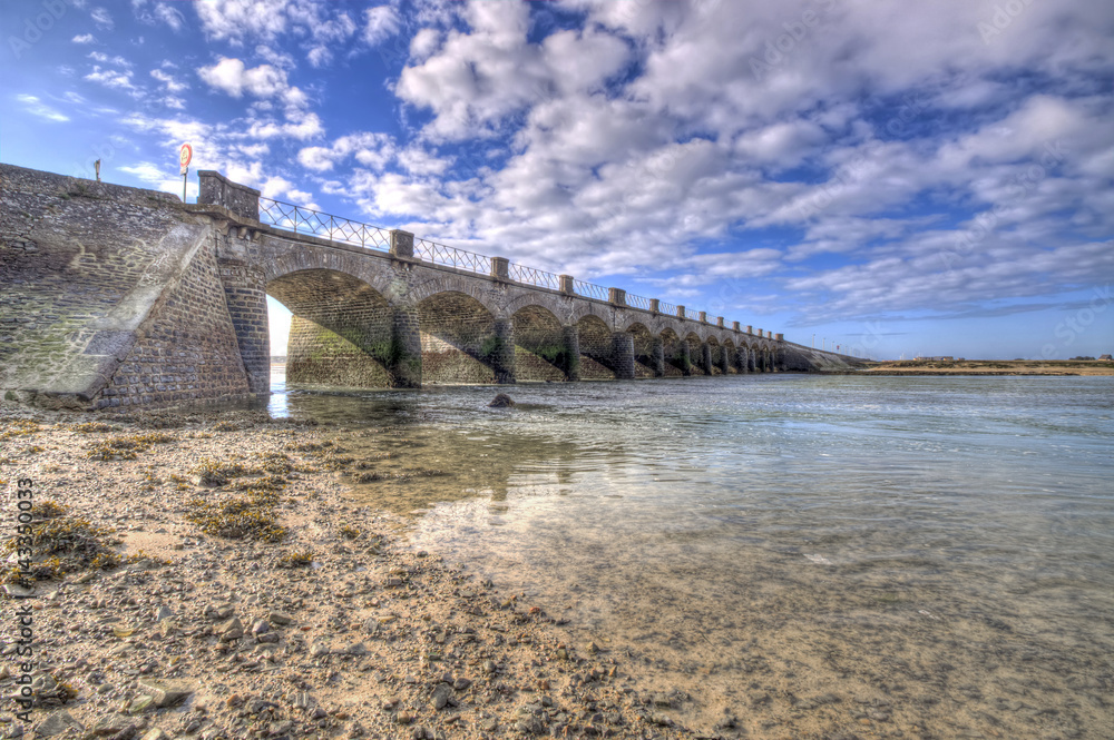Fototapeta premium France, portbail - Pont des treize arches