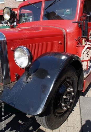 Historisches Feuerwehrfahrzeug aus den 40er Jahren