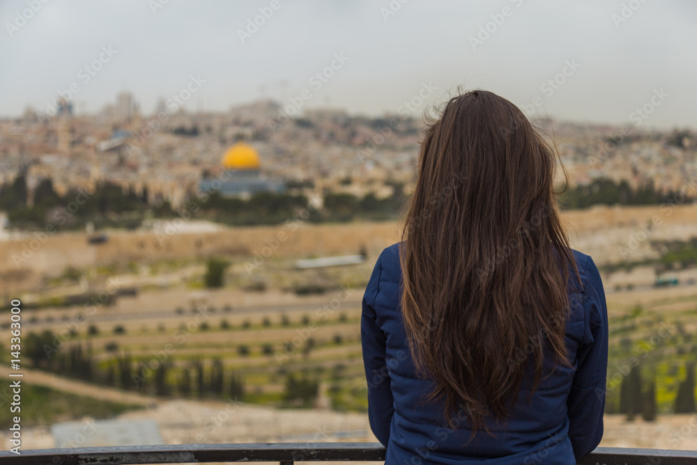 Fototapeta premium Panoramic view of Jerusalem Old city and the Temple Mount, Dome of the Rock and Al Aqsa Mosque from the Mount of Olives in Jerusalem, Israel.