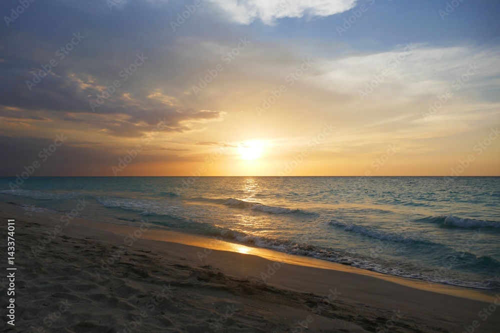 Sonnenuntergang am Strand in der Karibik