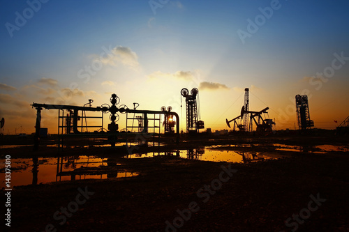 Oil pipes and valves © pdm