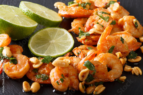 Canvas Print Sauteed shrimp with peanuts, lime and greens macro. Horizontal