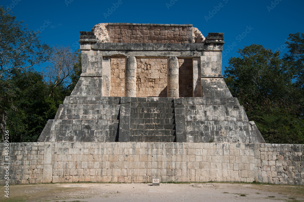 Ruins in Mayan archeological site of Chichen Itza.Mayan archeological site of Chichen Itza, Yucatan, Mexico.
