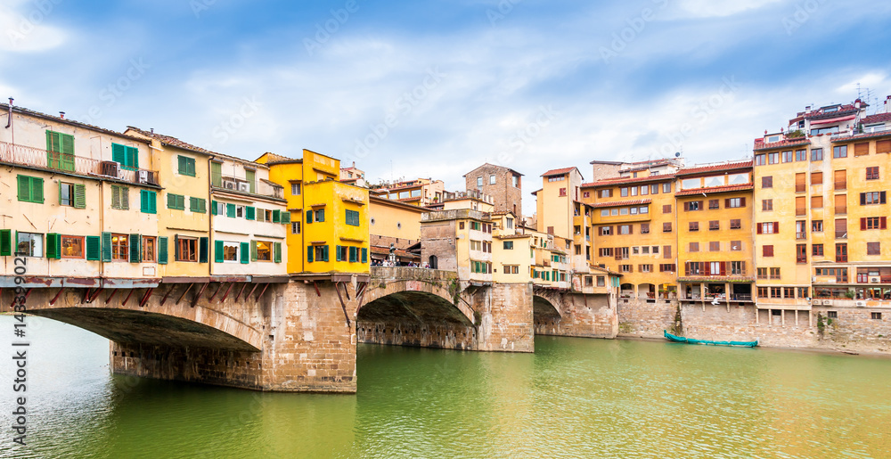 Panoramique du Ponte Vecchio sur l'Arno à Florence, Toscane, Italie