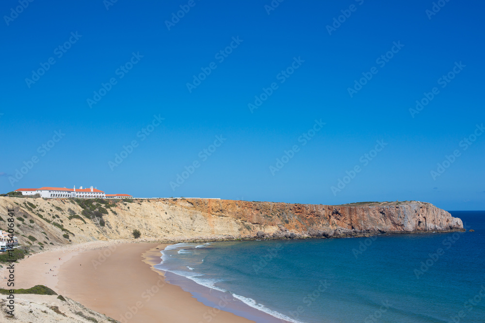 Küstenlandschaft mit Strand an der Algarve in Portugal Küstenlandschaft mit Strand an der Algarve in Portugal