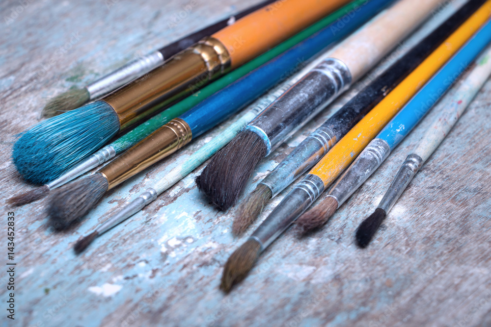 Obraz premium set of old brushes for painting