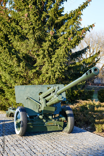 76 mm Soviet divisional  gun ZIS-3 photo