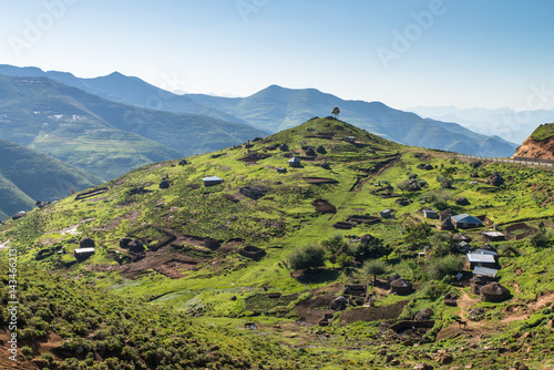 Fotografija Lesotho - Village typique