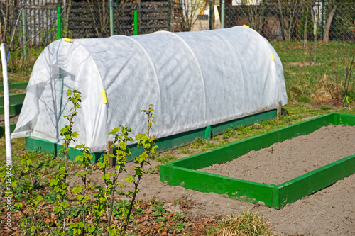 Fotografie Greenhouses in the early spring in the garden