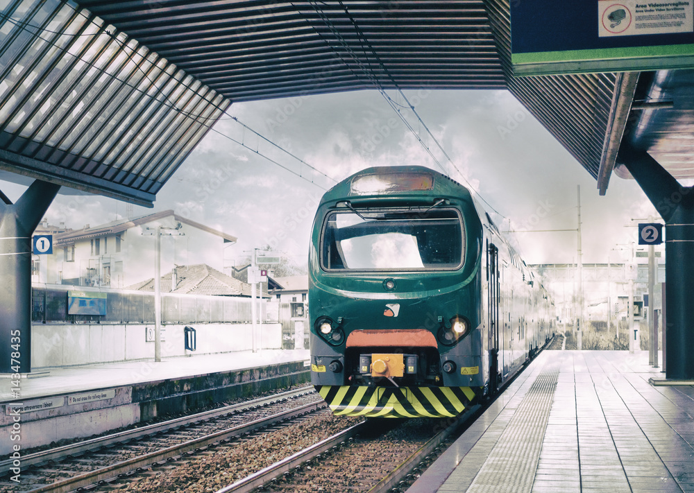 Fototapeta premium View of a train that arrives in station