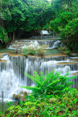 Fototapeta Naklejka Na Ścianę i Meble -  Deep waterfall in Huay Mae Kamin Kanjanaburi Thailand