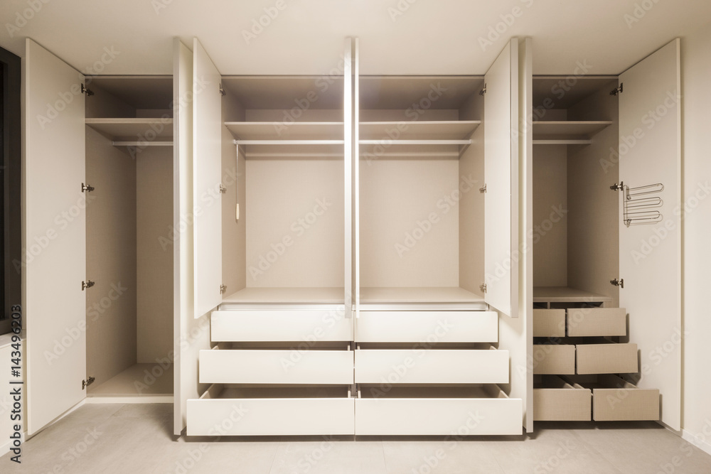 Fototapeta premium white empty room with wardrobe open for cleaning.