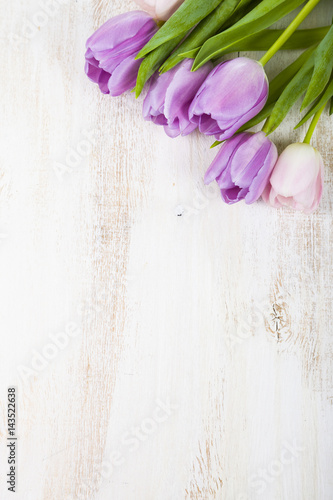Fototapeta Naklejka Na Ścianę i Meble -  Bouquet of tulips on a wooden background.