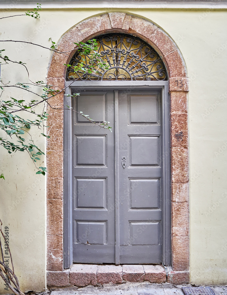 Fototapeta premium house entrance with arched door