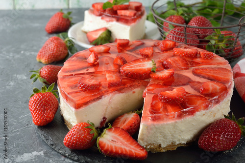 Strawberry cheesecake with jelly