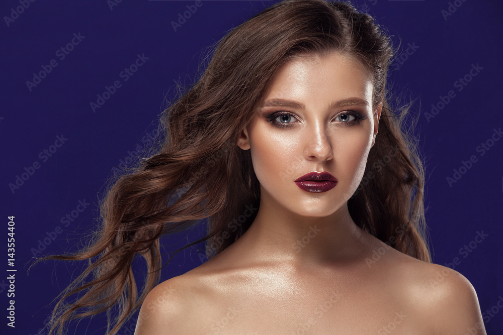 Fototapeta premium Beauty face woman with beautiful make-up color .