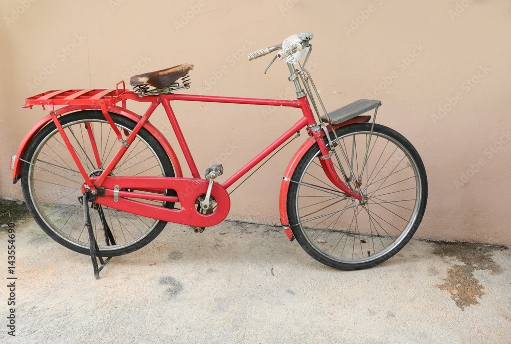 Naklejka premium bicycle red classic vintage in former with copy space for add text