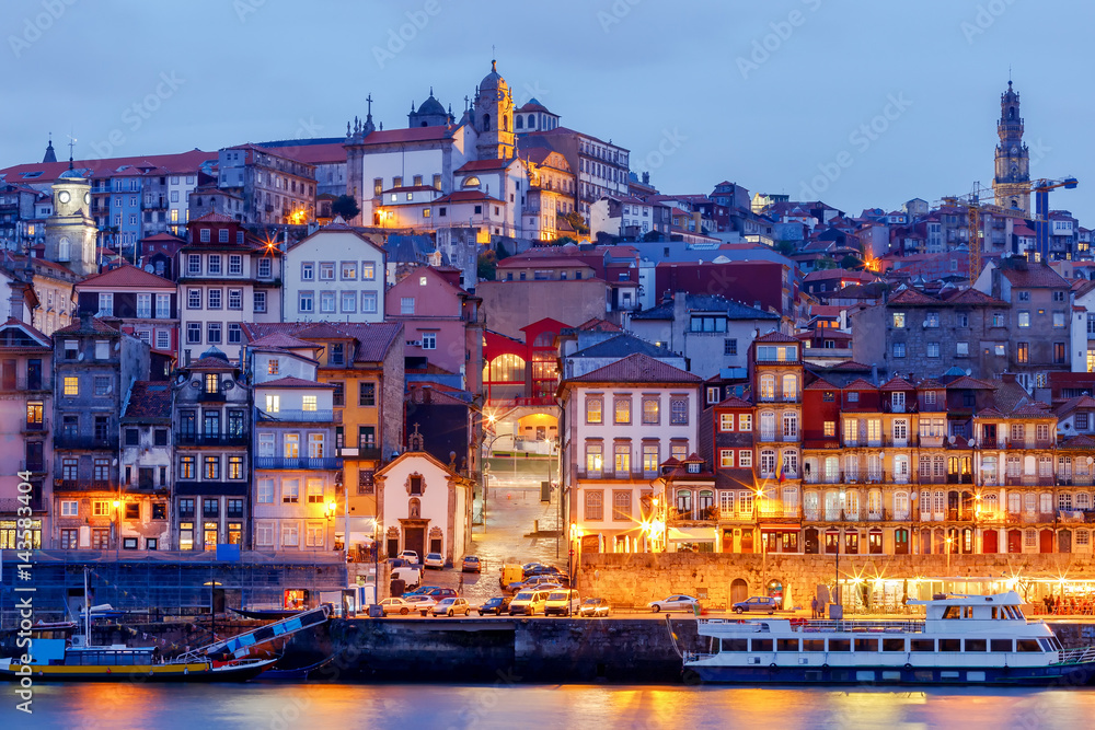 Fototapeta premium Porto. Quay at night.